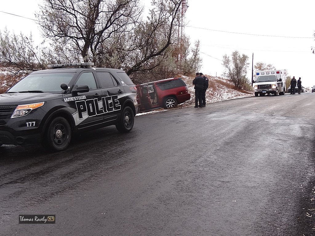 Vehicle off road 17th Ave SW      CSi photo